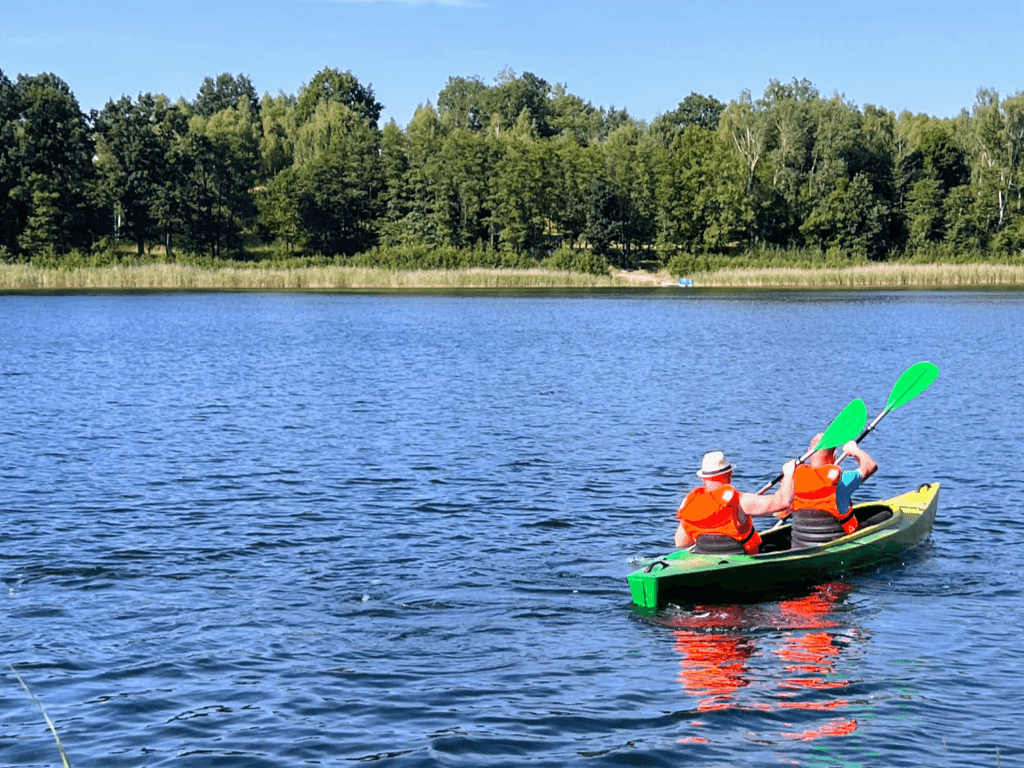 Bezpłatne kajaki dostepne dla gości domków całorocznych Nad Kamieniem